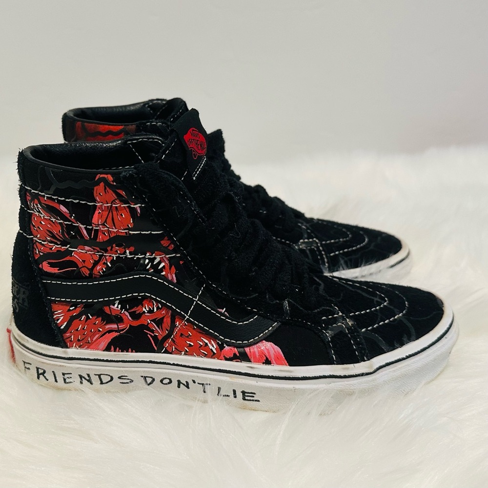 Stranger Things Vans Men’s 5.5 Women’s 7